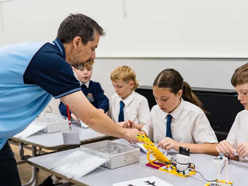 RAF STEM workshop activity with students