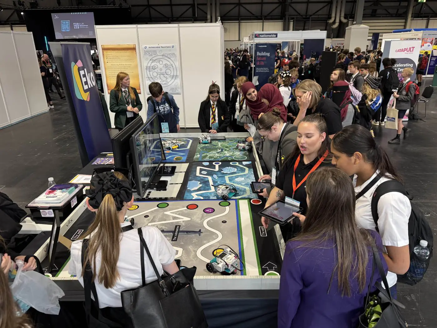 Students at the EKO robot challenge table